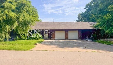 Building Photo - *AVAILABLE NOW!* 2 BED/1 BATH COZY LOG CABIN DUPLEX IN NOBLE, OK!