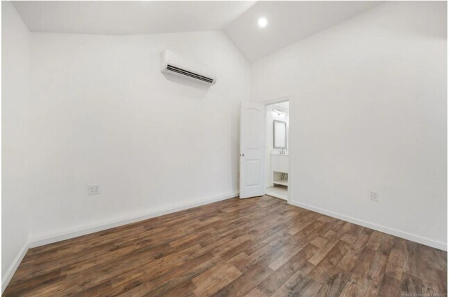 Building Photo - 2011 E 13th Plz