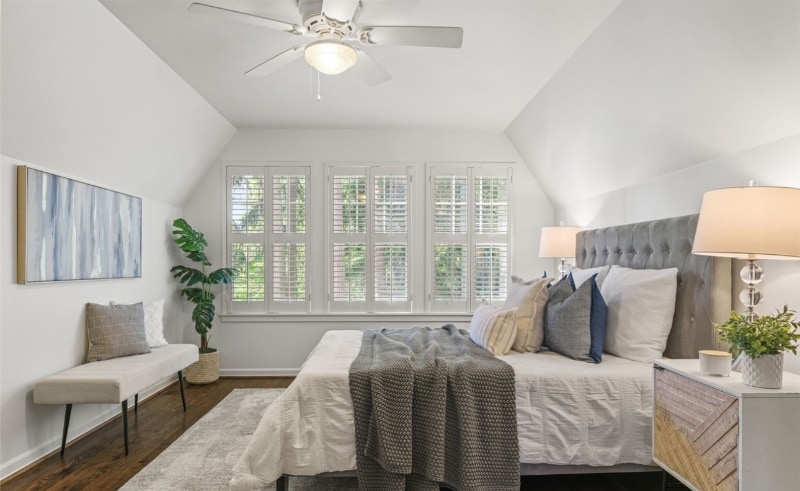 Building Photo - 1340 Bellevue Way SE