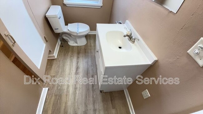 Building Photo - 1715 Warner Ave