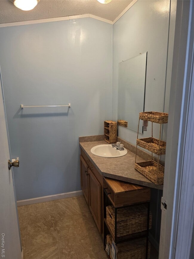 Building Photo - 8 Greenrose Dr