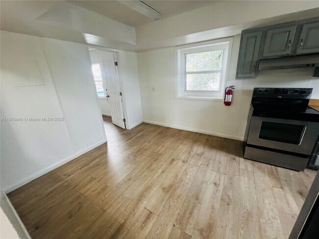 Building Photo - 2655 SE Carroll St