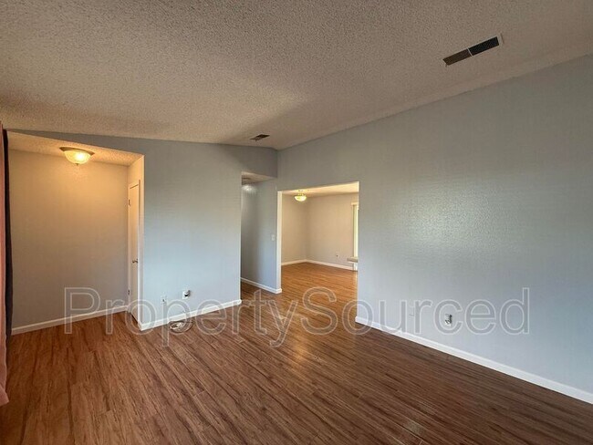 Building Photo - 1708 Applegate Dr