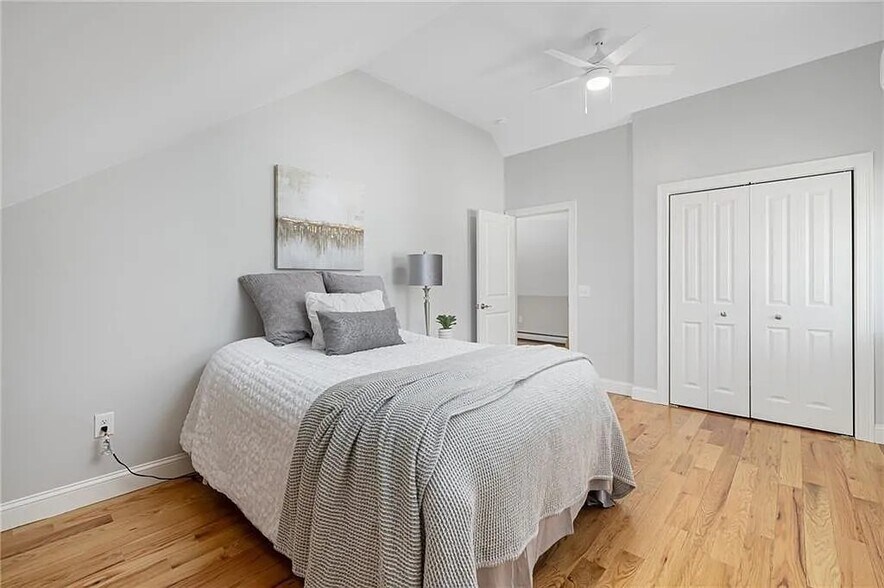 Building Photo - 146 Evergreen St