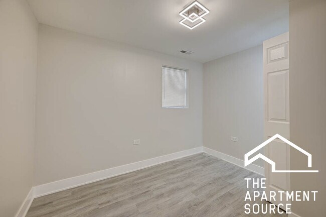 Building Photo - 2935 N Lawndale Ave