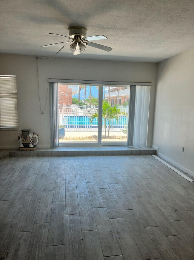 Building Photo - 5000 Ocean Beach Blvd