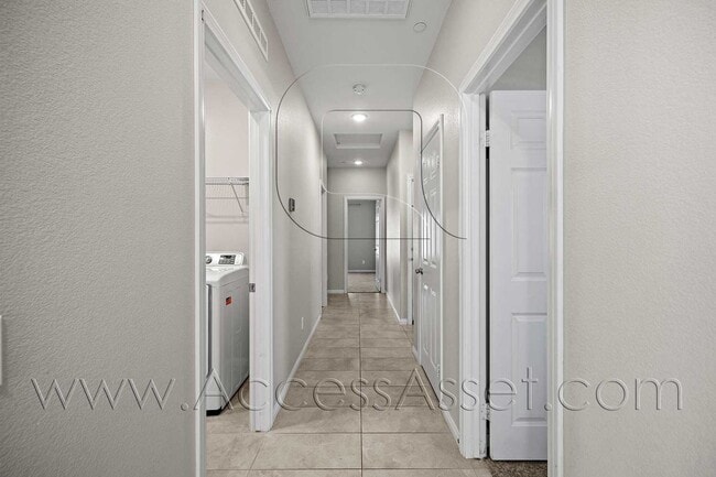 Building Photo - Partially furnished 4 Bed/2 Bath Plus a Bo...