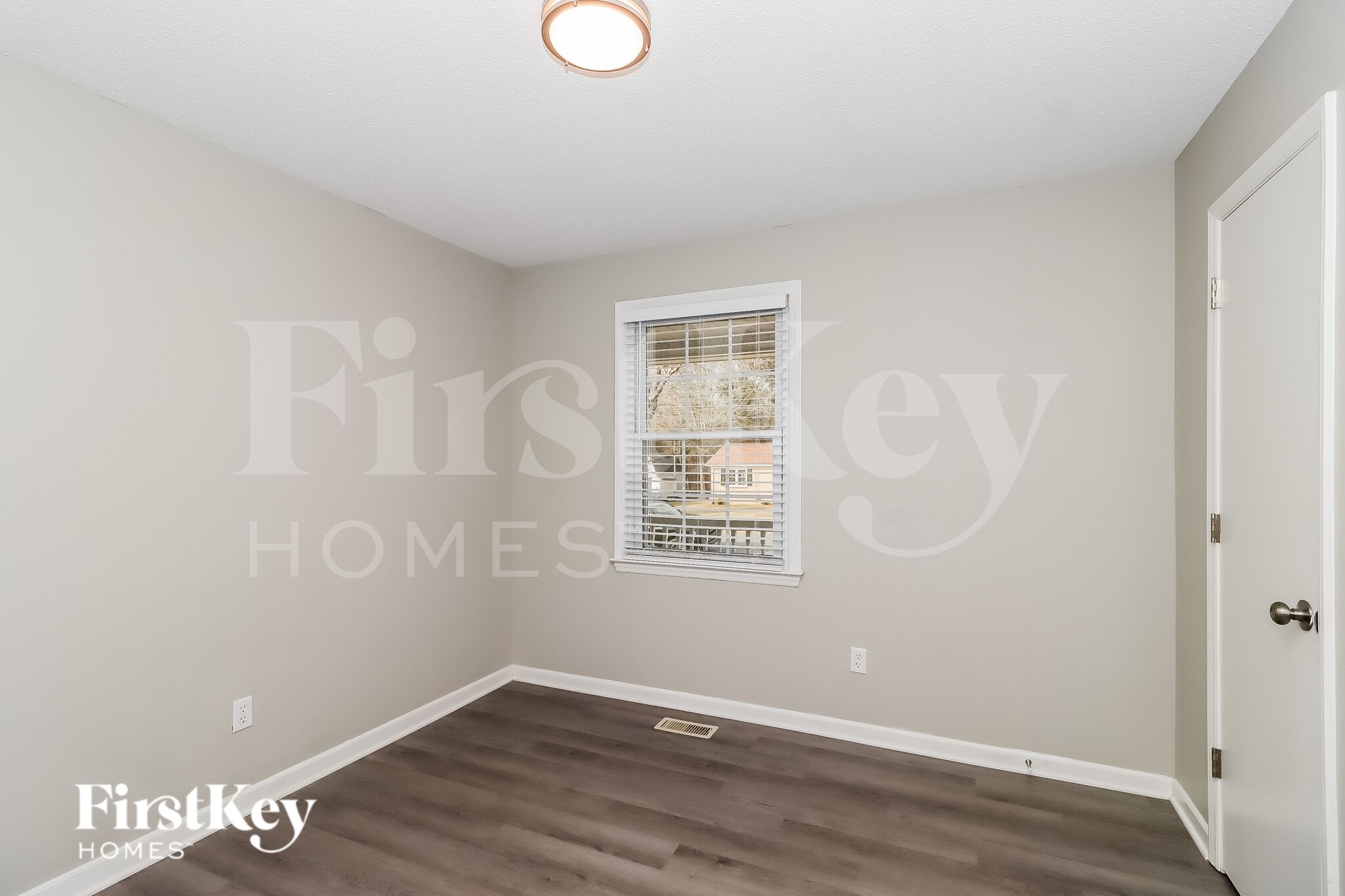 Building Photo - 4842 Greenwood Dr