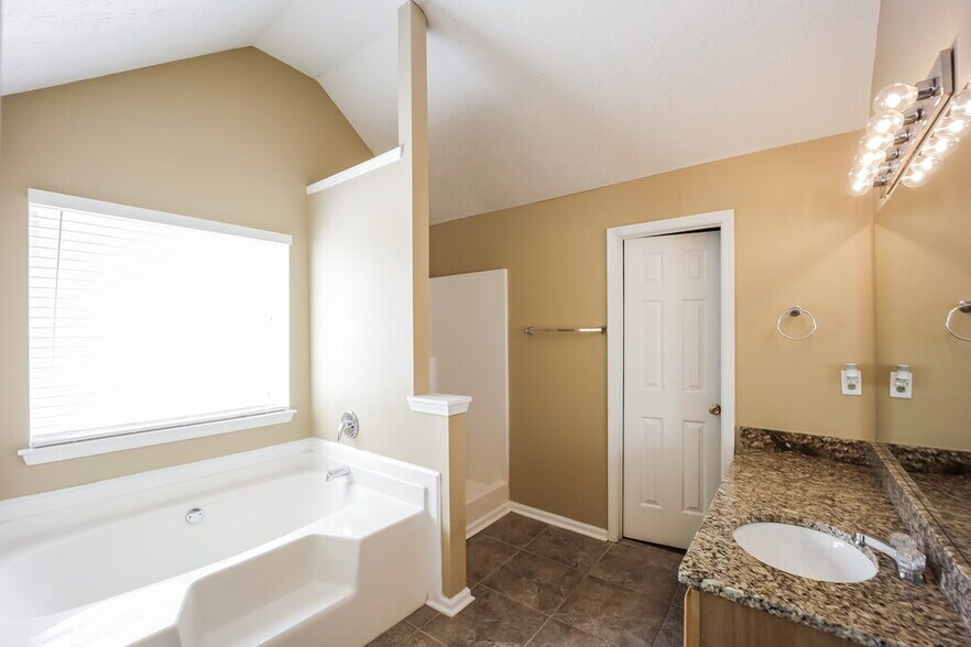 Building Photo - 4414 Gladewood Run