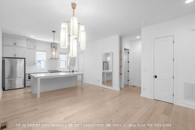 Building Photo - 1609 Parkwood Ave