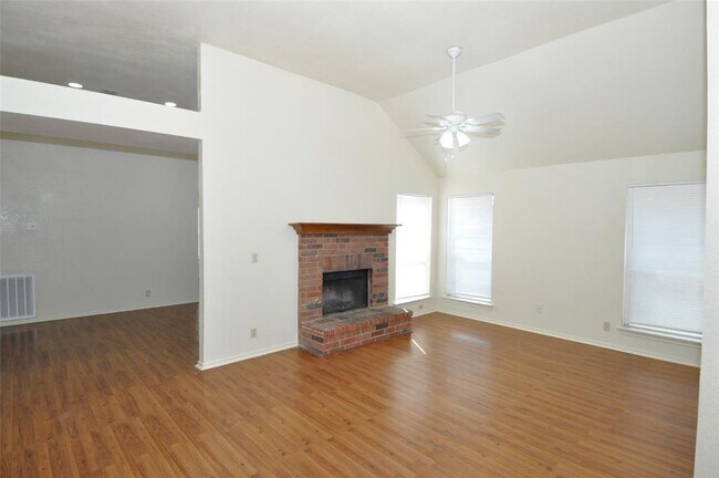 Building Photo - 17007 Simsbrook Dr
