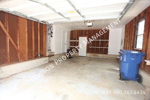 Building Photo - 12627 Delman Ln