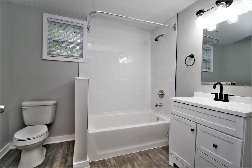 Building Photo - 4634 Southcrest Dr