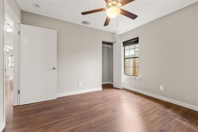 Building Photo - Beautiful home located in the heart of downtown!