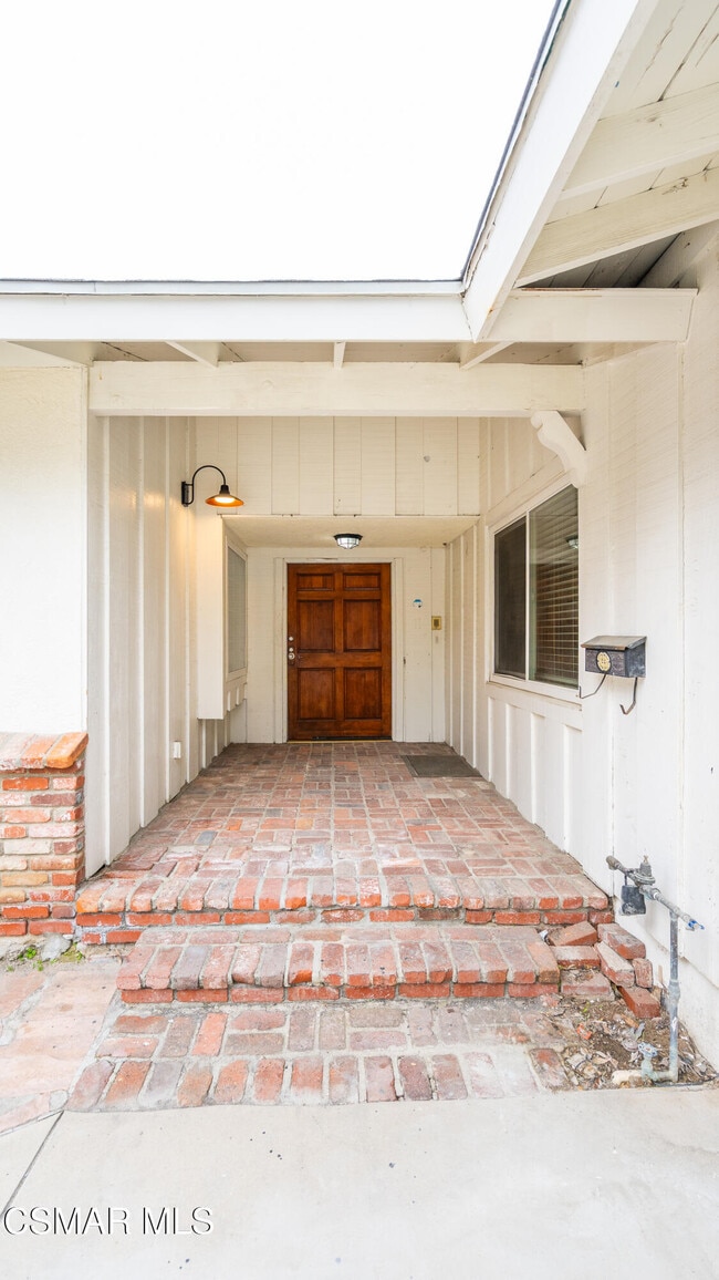 Building Photo - 5901 Hanna Ave