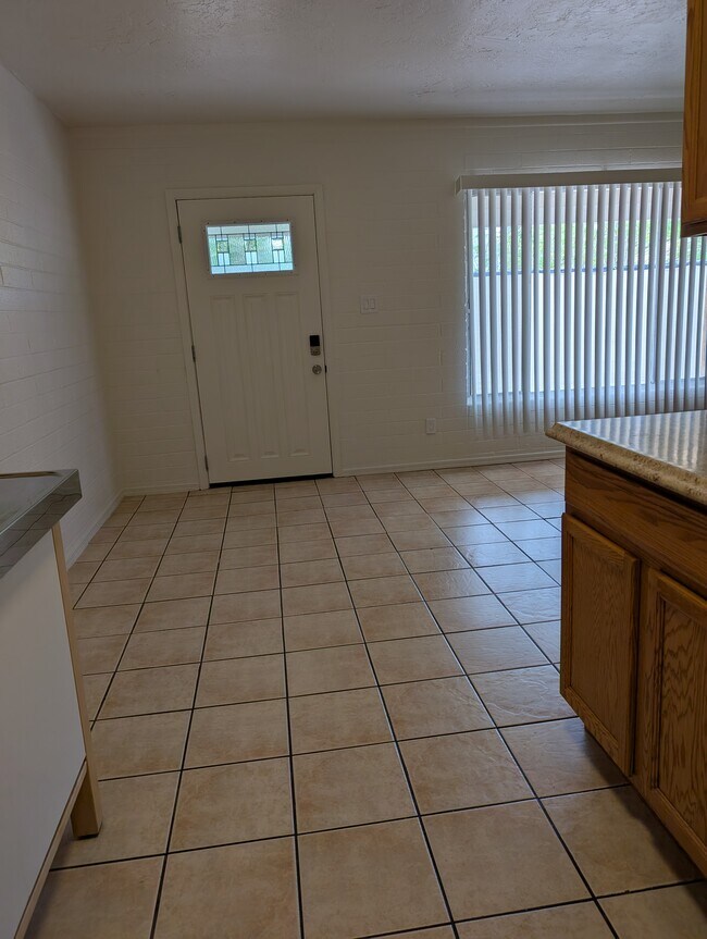 Building Photo - 1418 S Stanley Pl