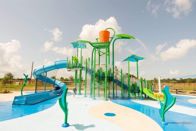 Building Photo - 823 Heaven Dr