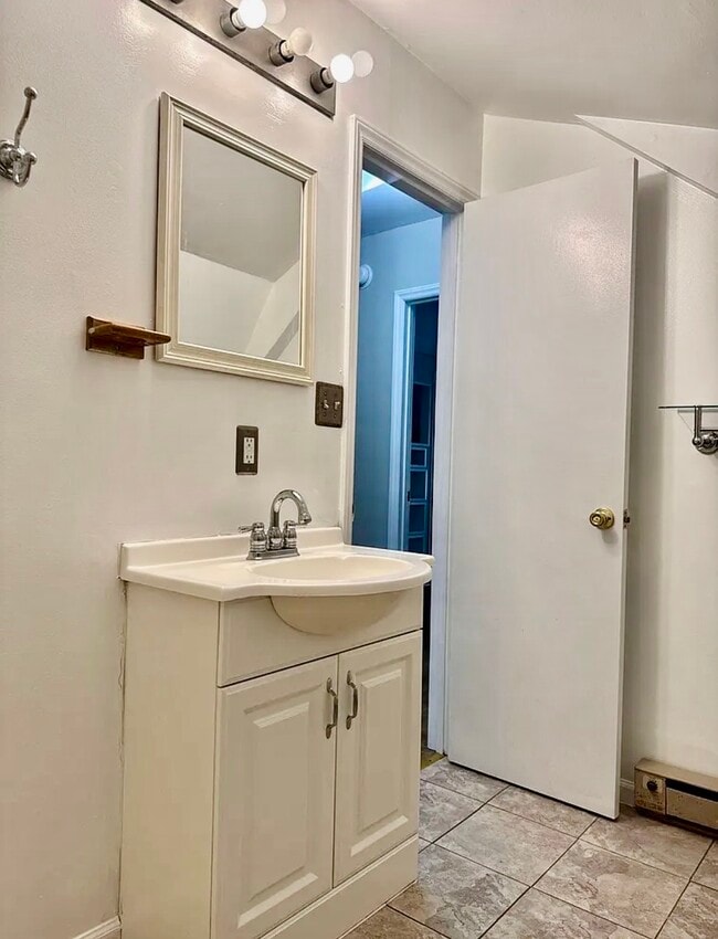 Building Photo - 740 Lawn Dr