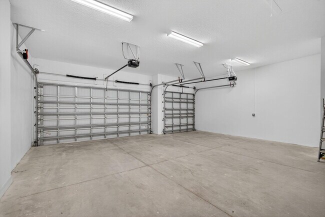 Building Photo - 10904 Stellar Cir