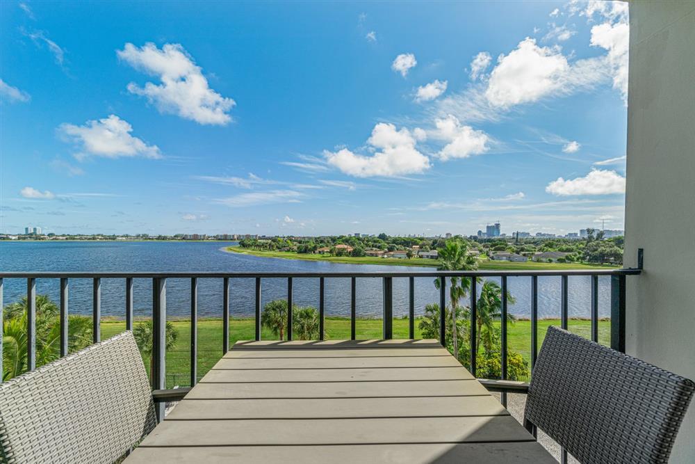 Building Photo - 1830 Embassy Dr