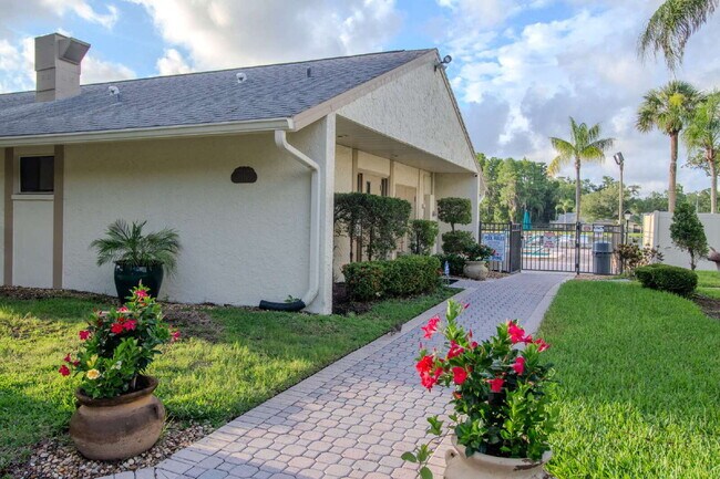 Building Photo - Beautiful 2 spacious bedrooms and 2 full bathrooms, including a primary suite with a walk-in clos...