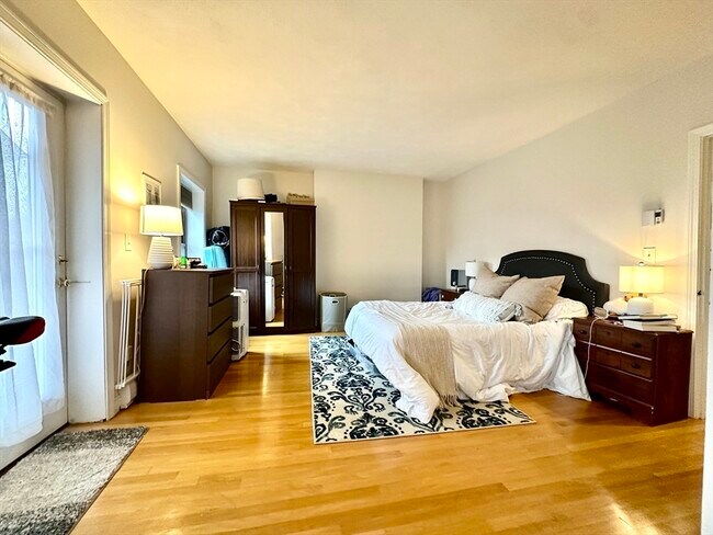 Building Photo - 664 Massachusetts Ave