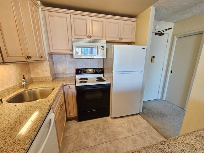 Building Photo - 1 Bed, 1 -Bath Condo for Rent! 1 Parking