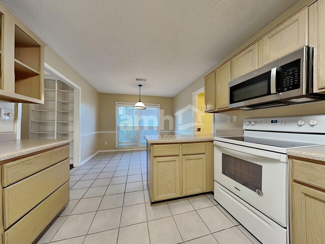 Building Photo - 6857 Briarfield Ln