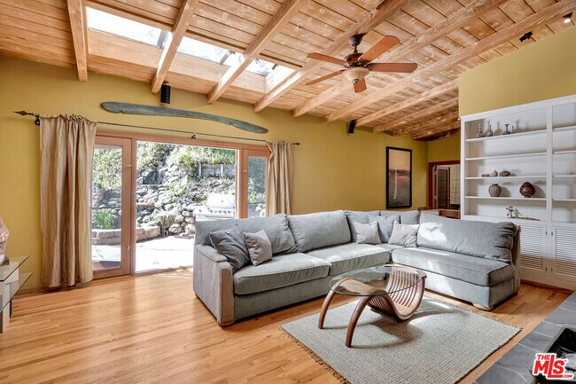 Building Photo - 15511 Woodcrest Dr