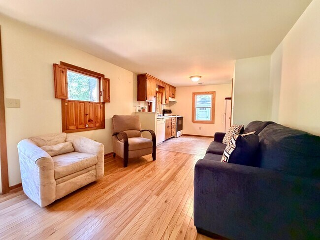 Building Photo - Rustic Ranch in Rehoboth