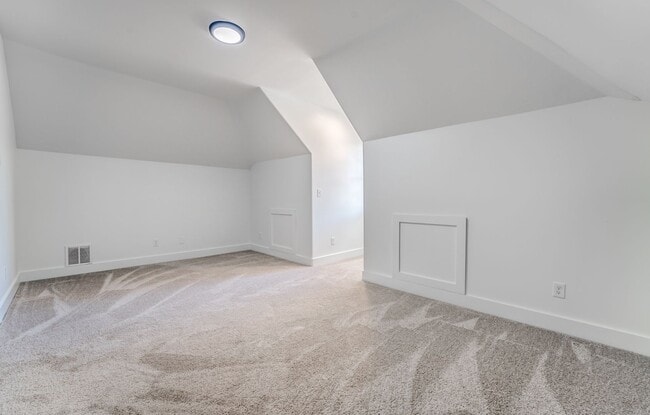 Building Photo - Modern Comfort + Extra Space — Beautiful 3BR/2.5BA Home on Foster Ave!