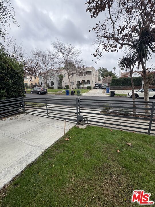 Building Photo - 1107 Carmona Ave