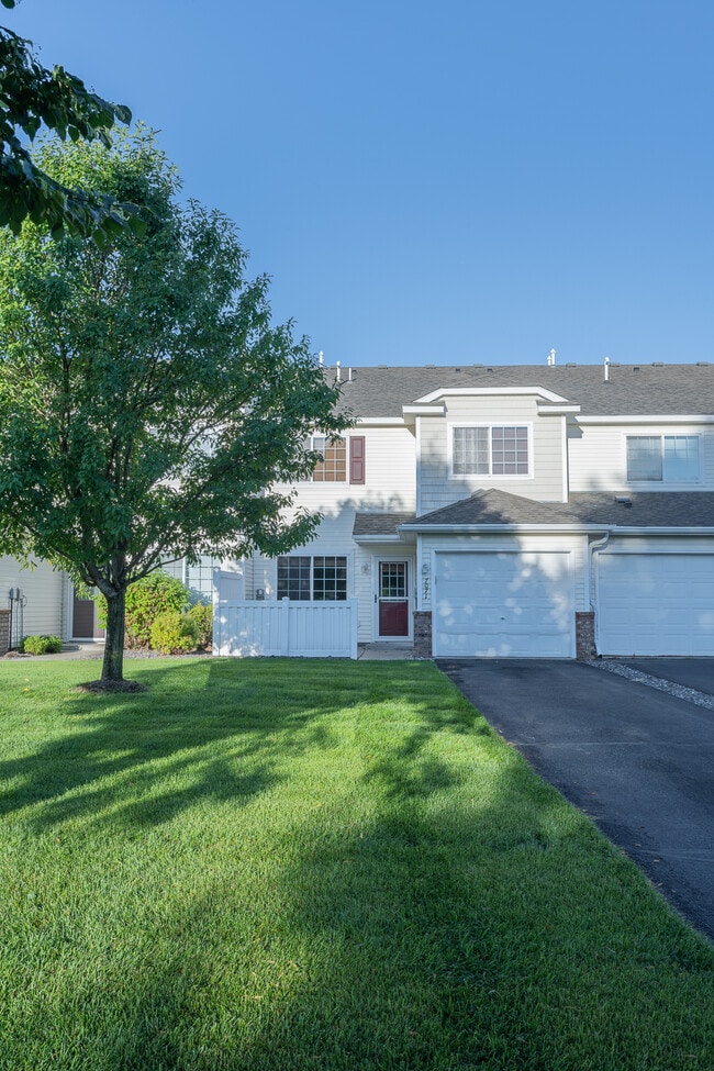 Building Photo - 7071 Quarry Ave NE