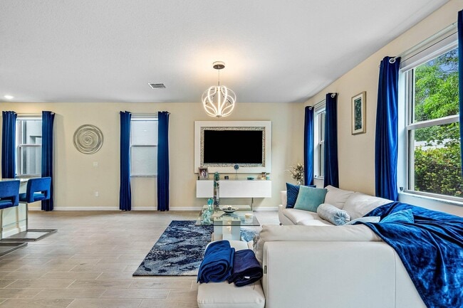 Building Photo - 5623 Enclave Dr