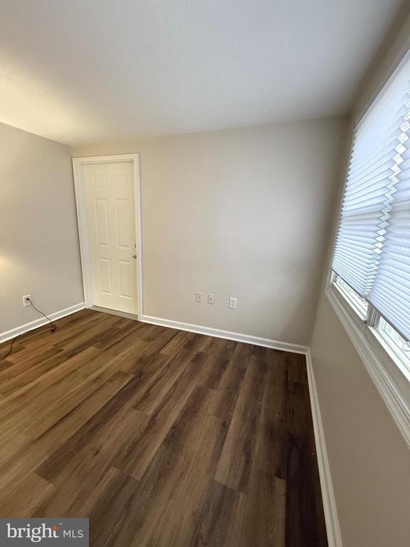 Building Photo - 1722 Oak Rd