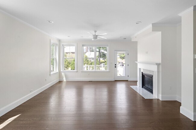 Building Photo - 19 Lily Pond Ln