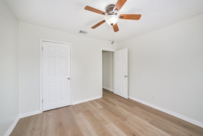 Building Photo - 1510 Tarley St