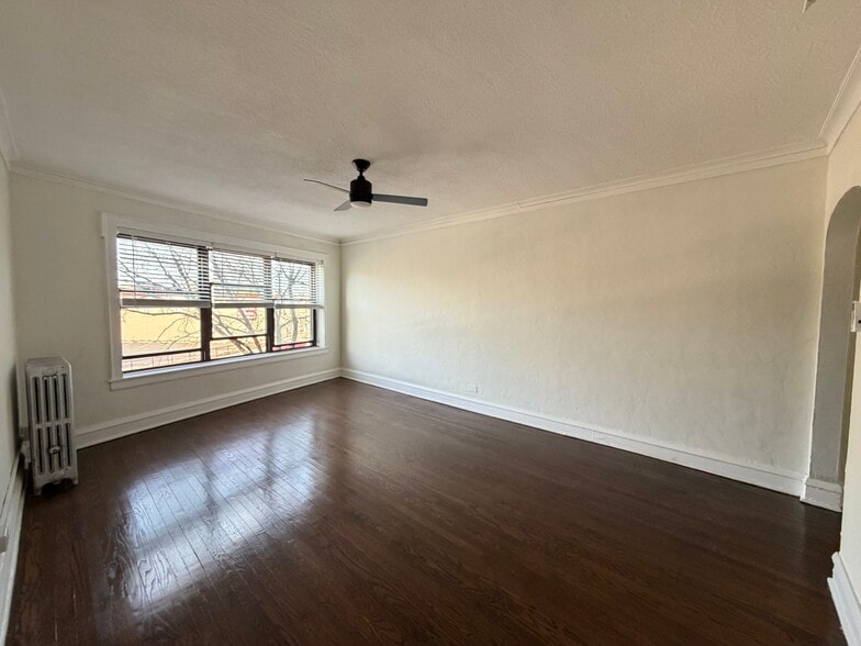 Building Photo - 5509.5 N Lincoln Ave