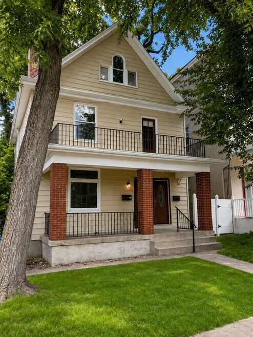 Building Photo - 206 Oak St
