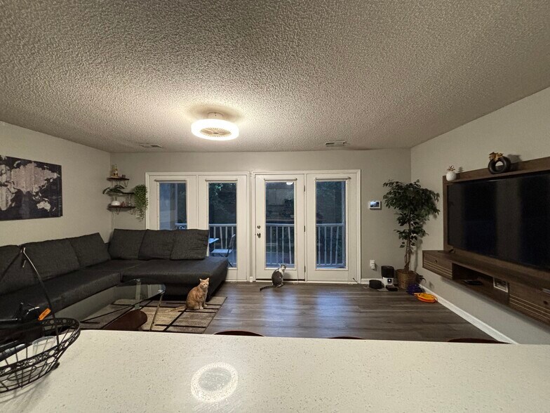 Building Photo - 1501 Creekwood Ct