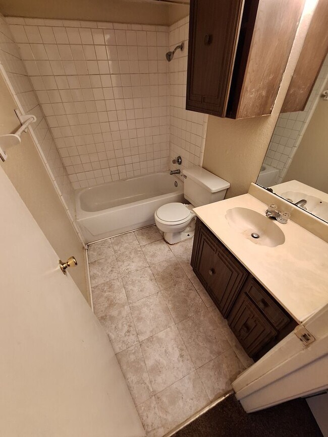 Building Photo - 1 bedroom, 1 bath