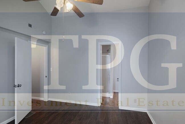 Building Photo - Newly Renovated, Pet Friendly Home in KCMO!