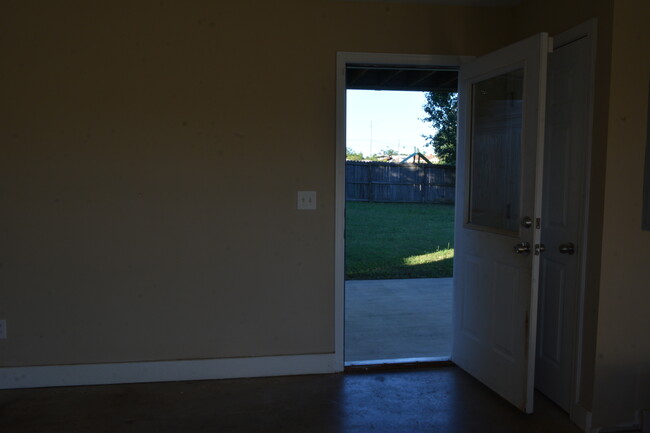 Building Photo - 3012 Nancy Dr