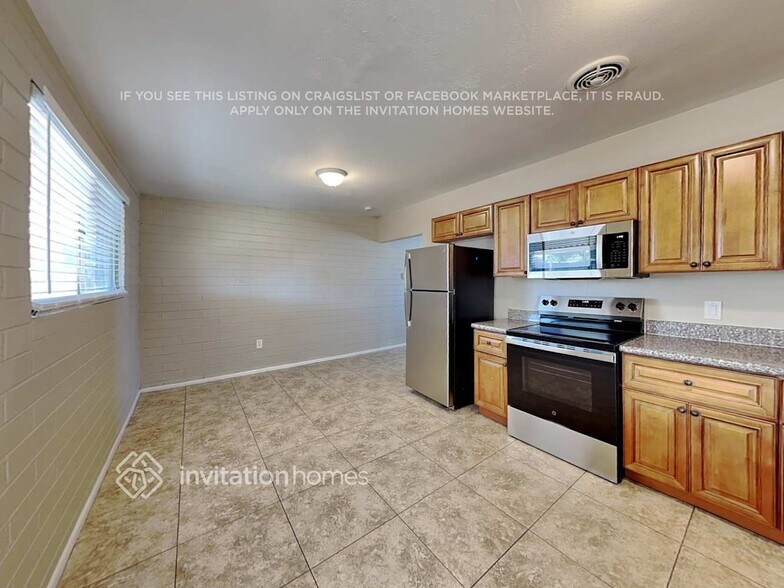 Building Photo - 1355 W 6th Ave