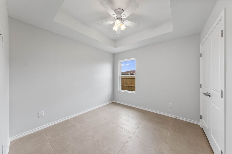 Building Photo - 664 Marrs Ave