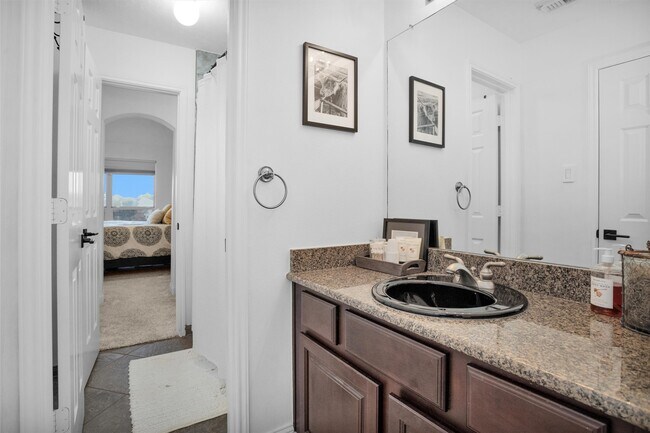 Building Photo - 3006 E Lake Falls Cir