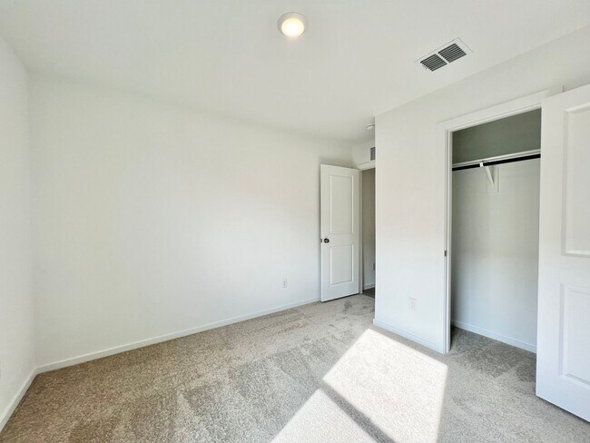 Building Photo - New Build in the Lovely Rosemary Ridge Subdivision