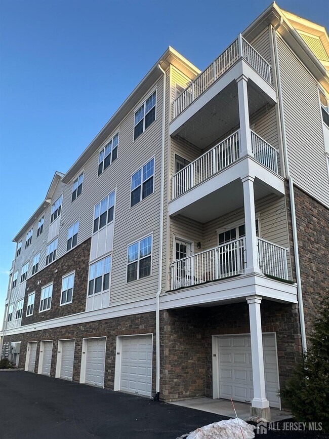 Building Photo - 243 Lohan Dr