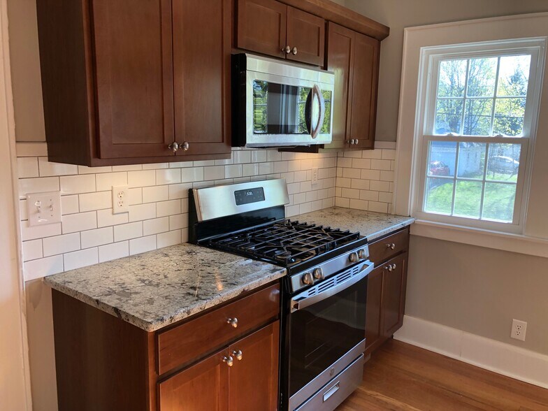 Building Photo - 400 Broad St