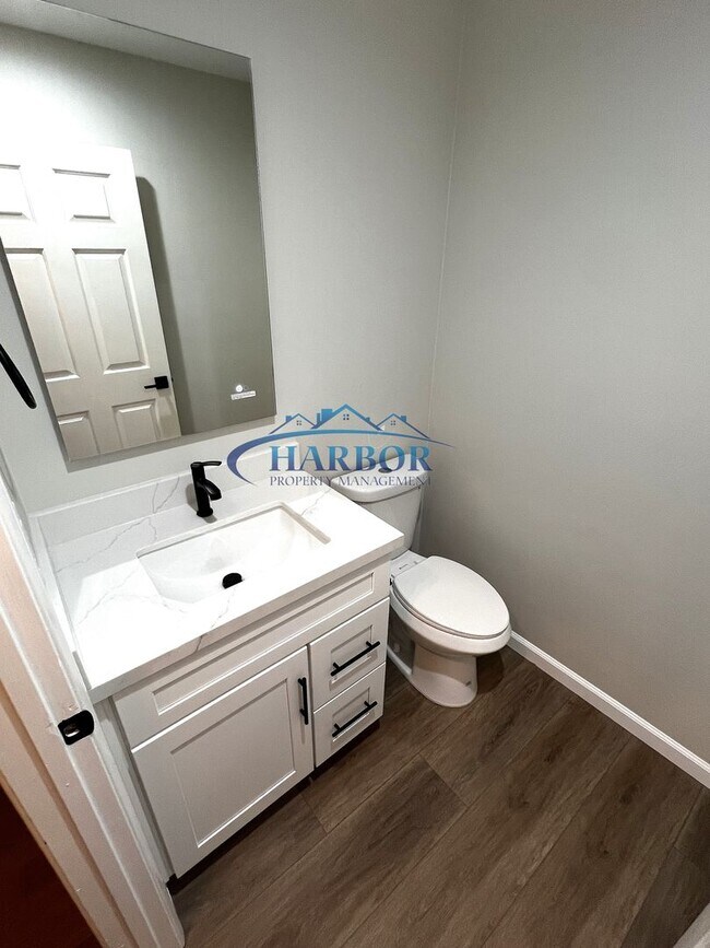 Building Photo - MOVE IN SPECIAL $1,000 OFF 1st Months Rent